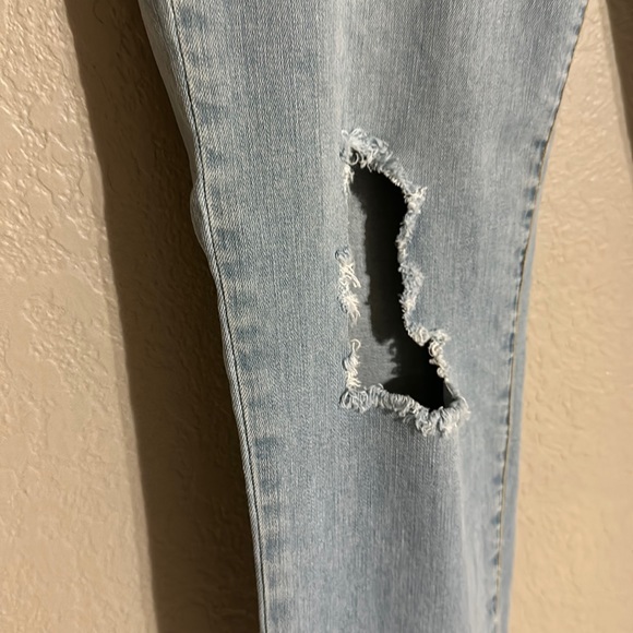 Vans mid rise torn knees skinny stretch jeans size 13 - Picture 10 of 11